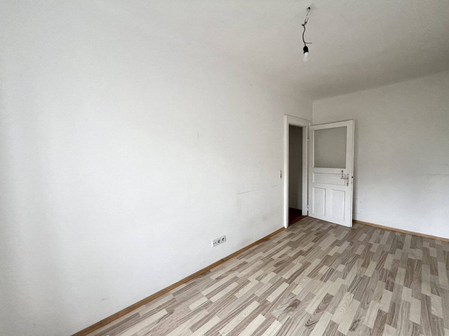 Charming 1.5 room apartment with separate kitchen in central downtown location near Grazer Augarten