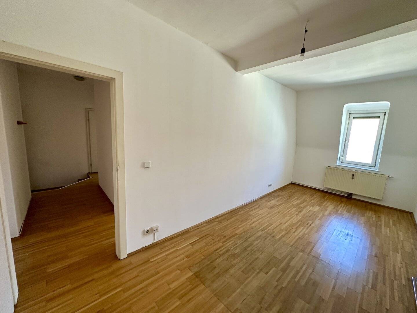 Charming 1.5 room apartment with separate kitchen in central downtown location near Grazer Augarten