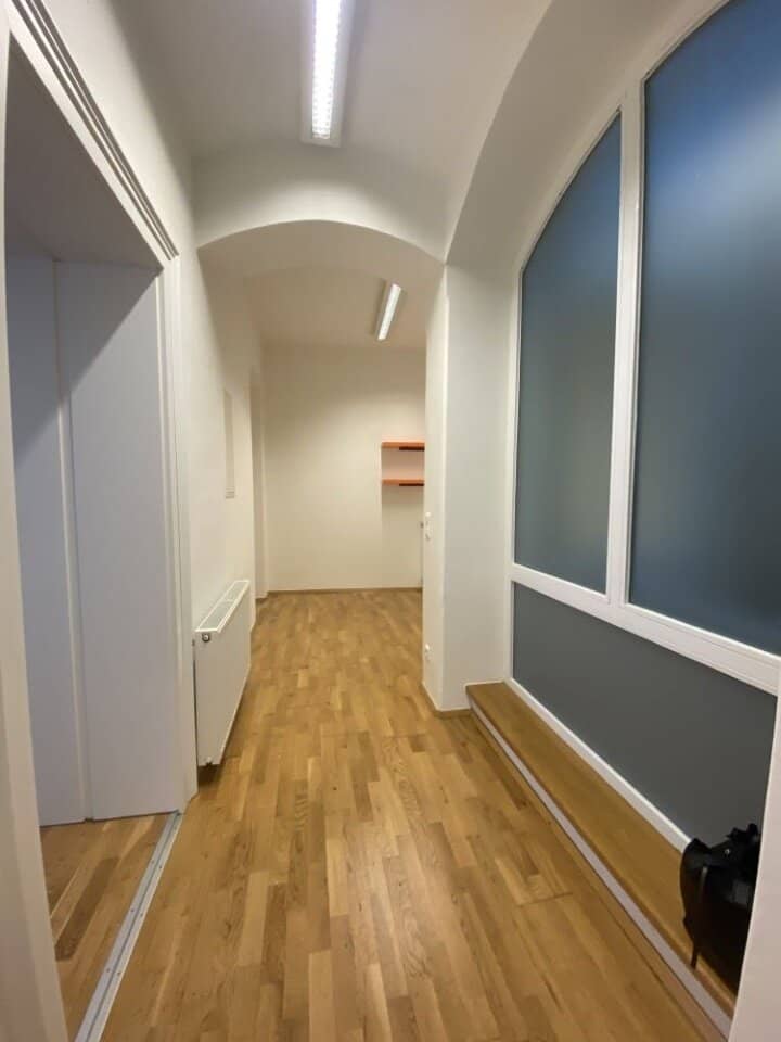 Very well kept office in an absolutely prime location Innere Stadt directly at Franziskanerplatz