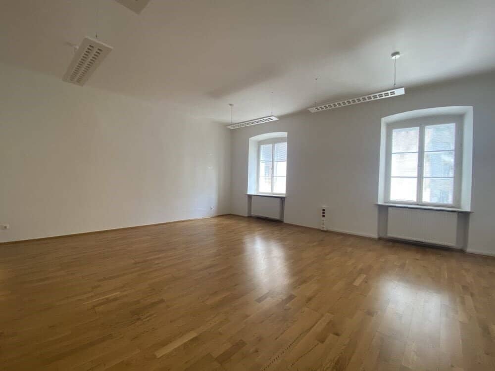 Very well kept office in an absolutely prime location Innere Stadt directly at Franziskanerplatz