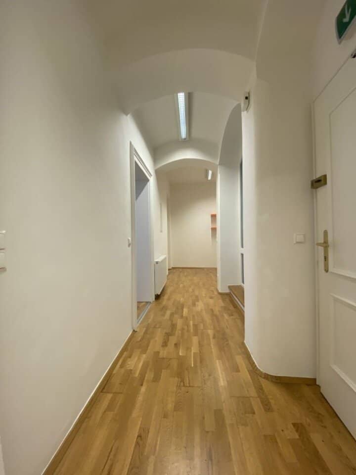 Very well kept office in an absolutely prime location Innere Stadt directly at Franziskanerplatz