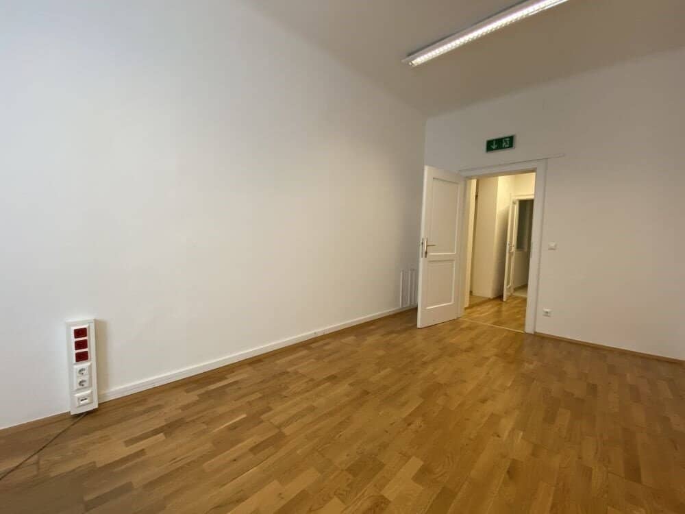 Very well kept office in an absolutely prime location Innere Stadt directly at Franziskanerplatz