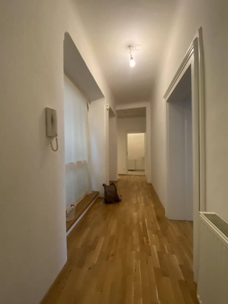 Very well maintained inner city apartment in absolute prime location Innere Stadt directly at Franziskanerplatz suitable for WG commission free etc? But we must not add