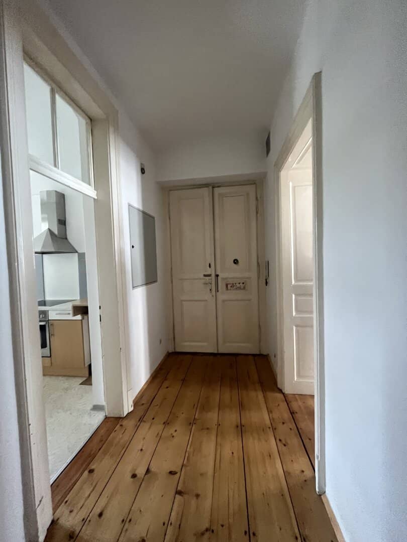 Old building apartment with a three room layout in the best city center location directly by TU Graz suitable for flat sharing
