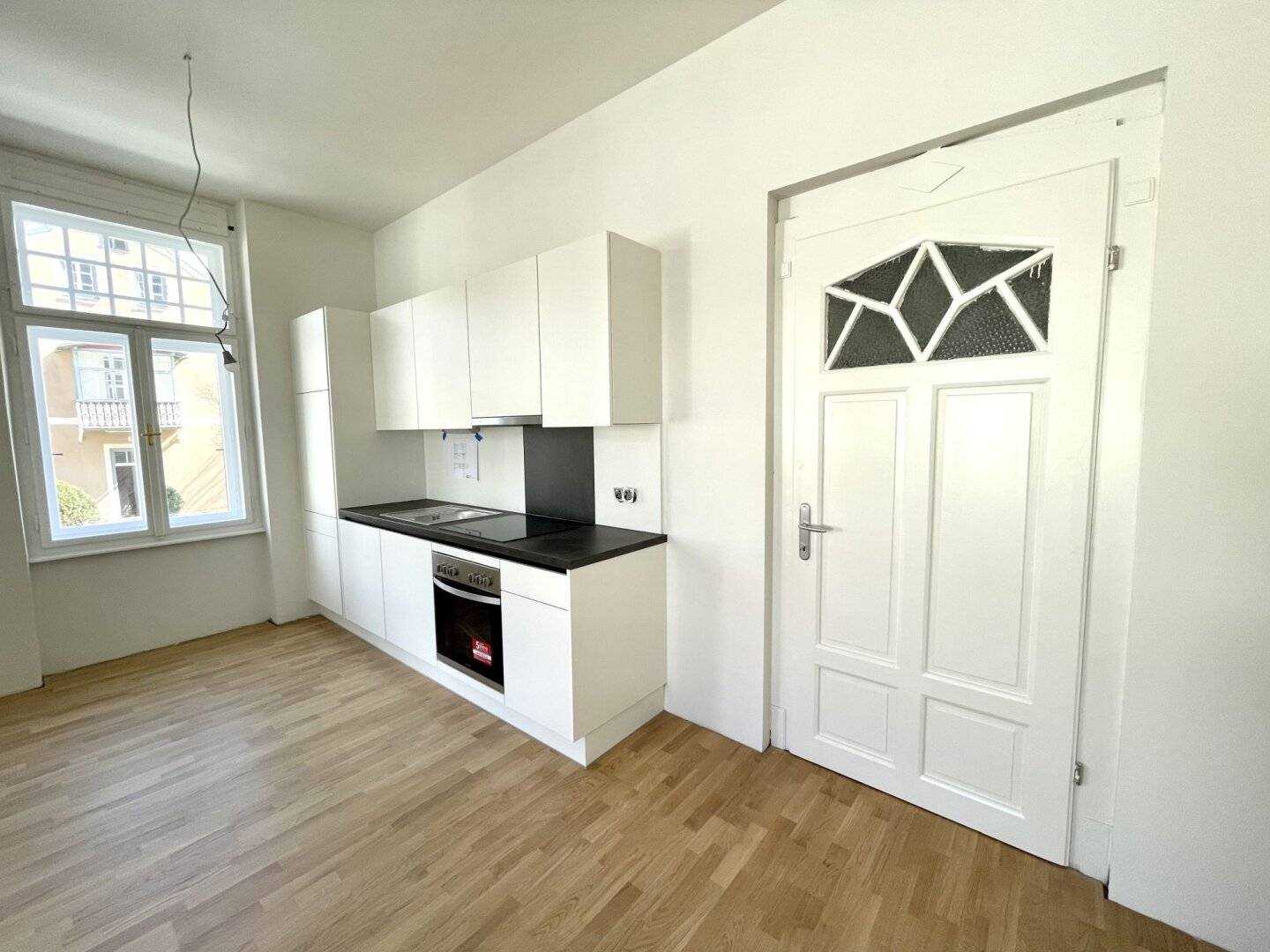 No commission! Subsidized, beautiful 2-room apartment with loggia in the Ankerhaus