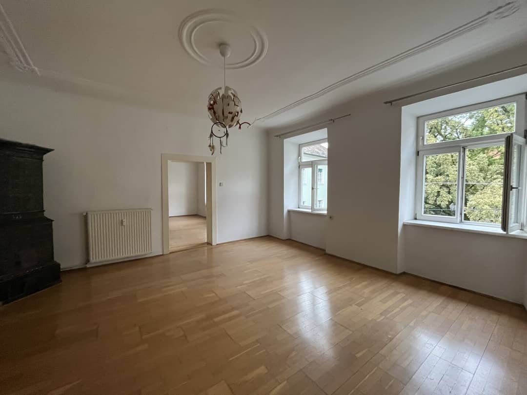 Provisionsfrei! 2 Monate mietfrei!  Sehr gepflegte 2-Zimmer-Wohnung mit separater Küche in zentraler Lage ganz nahe der Inneren Stadt