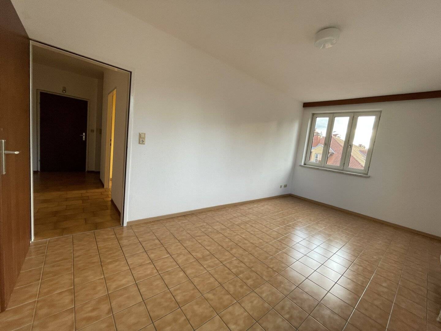 Perfectly laid out 2-room apartment directly opposite Karl-Franzens-Universität on Heinrichstraße in Graz Geidorf? wait no; this is not coherent