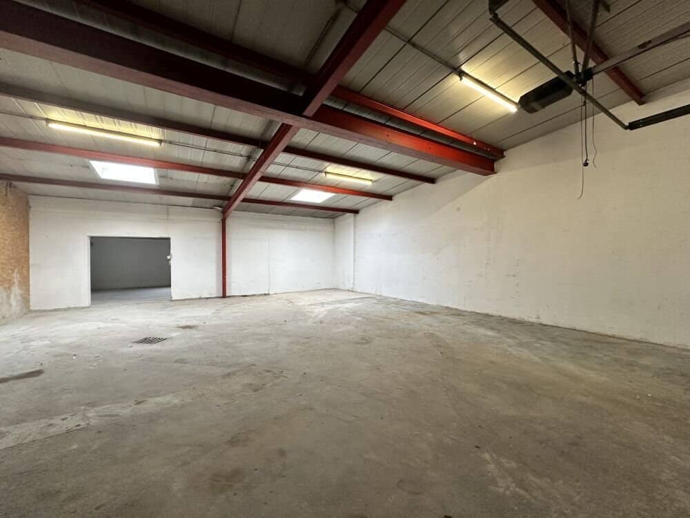 Großzügige 245 m² große Lager-/Gewerbefläche mit guter Zufahrtsmöglichkeit