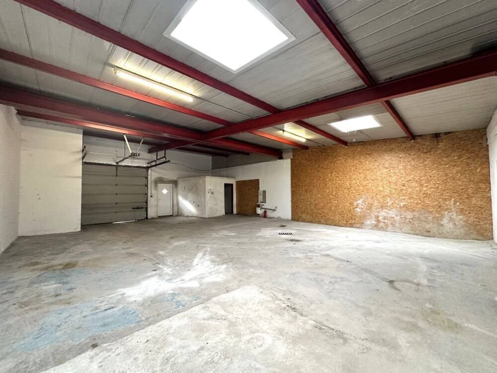 Großzügige 245 m² große Lager-/Gewerbefläche mit guter Zufahrtsmöglichkeit