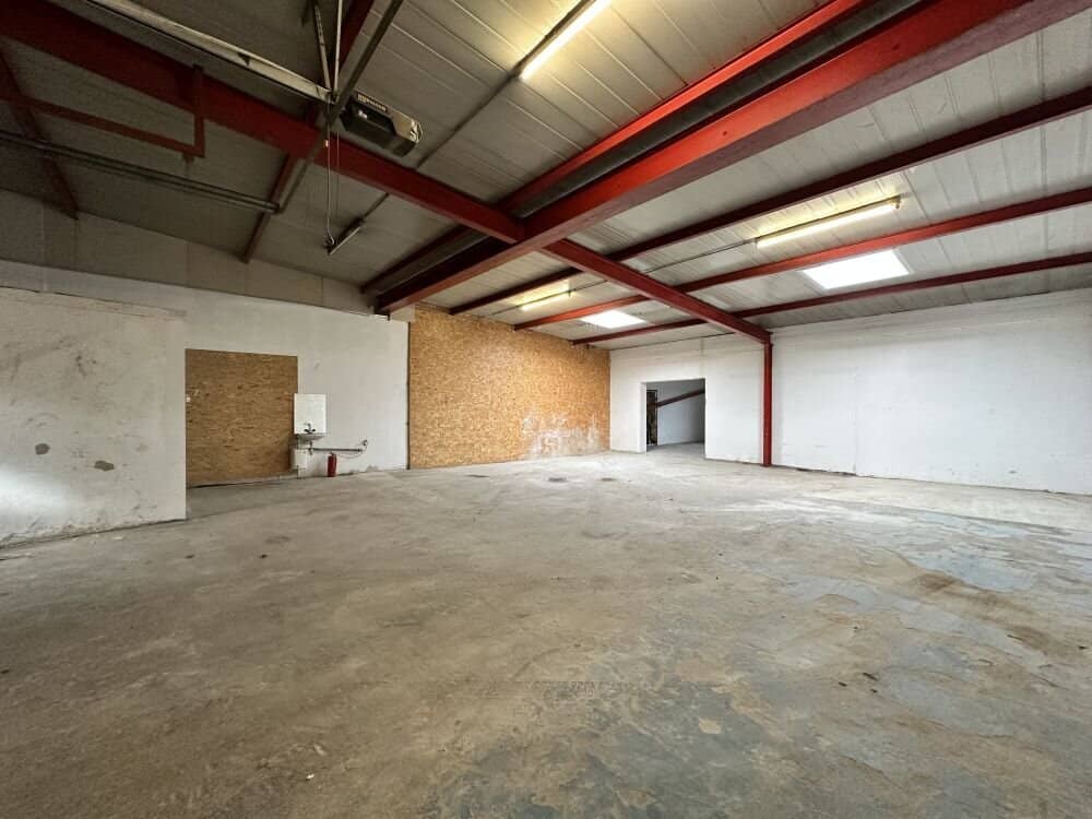 Großzügige 245 m² große Lager-/Gewerbefläche mit guter Zufahrtsmöglichkeit