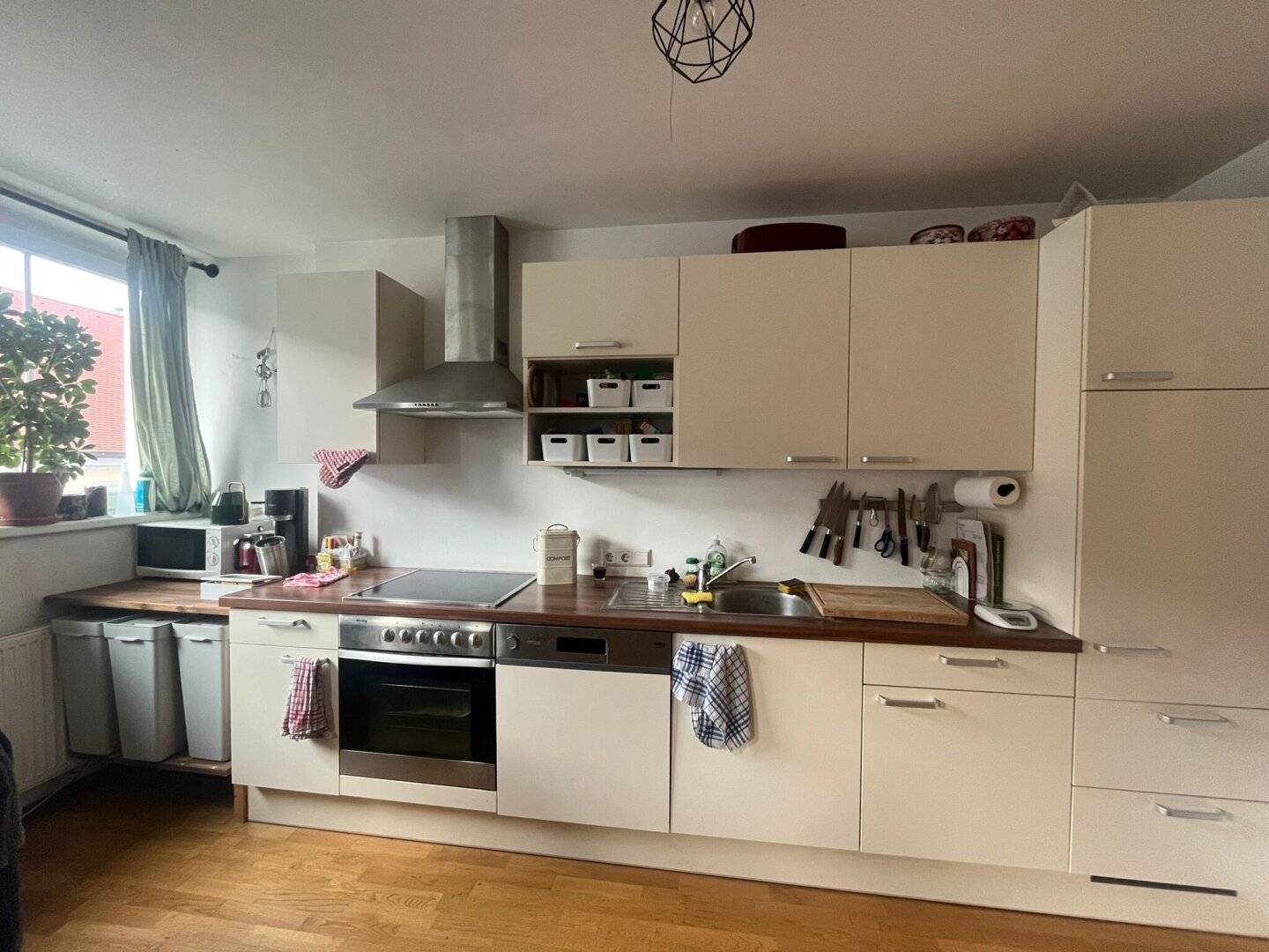 Extensively renovated two-room apartment in an absolutely good and central location directly at the TU investment apartment