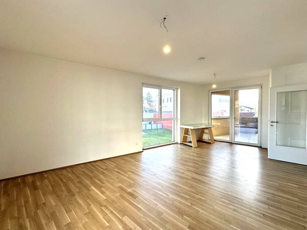 First month rent-free, bright modern two-bedroom apartment with a loggia and underground car parking space, commission-free