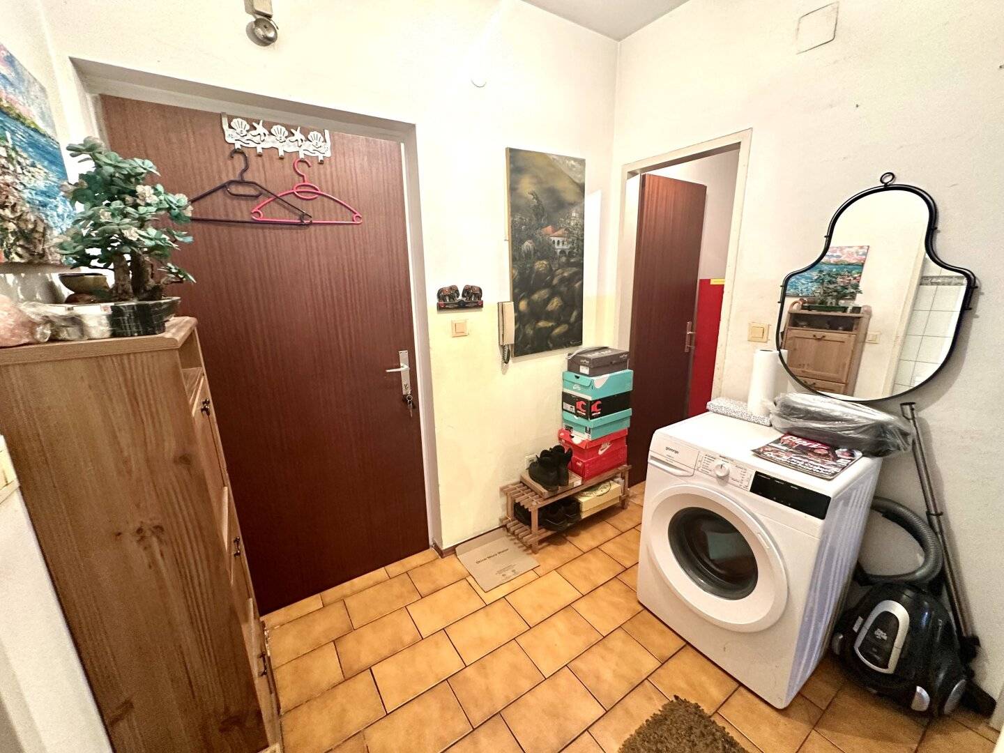 Well laid out two room apartment directly at the Karl-Franzens University on Heinrichstraße, Graz? No trailing punctuation? Original instruction says no trailing punctuation in title and preserve names. We must deliver clean: Let's provide: