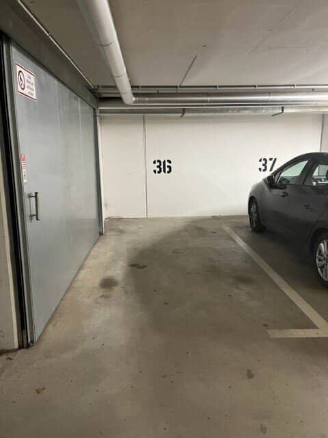 Spacious underground garage parking space in a central location in Eggenberg for rent