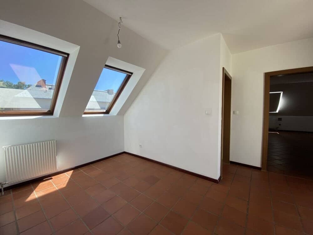 Sunny 3-room apartment with terrace in prime location on Heinrichstraße directly by the Karl-Franzens-Universität