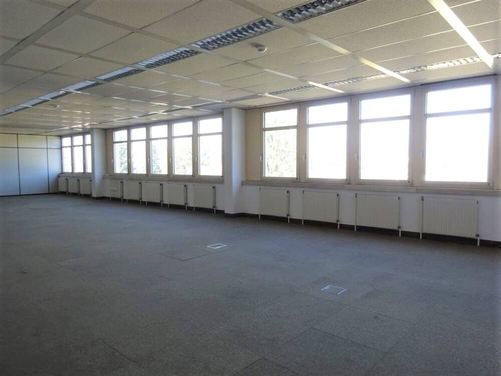 Spacious, bright office space in a central and busy location in the Puntigam district of Graz commission-free