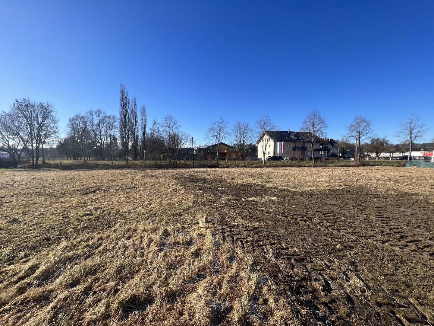 Bauträgergrundstück rechtskräftig Baugenehmigt - modernes Wohnprojekt mit 18 Wohneinheiten und 24 KFZ-Abstellplätzen in ländlicher Lage