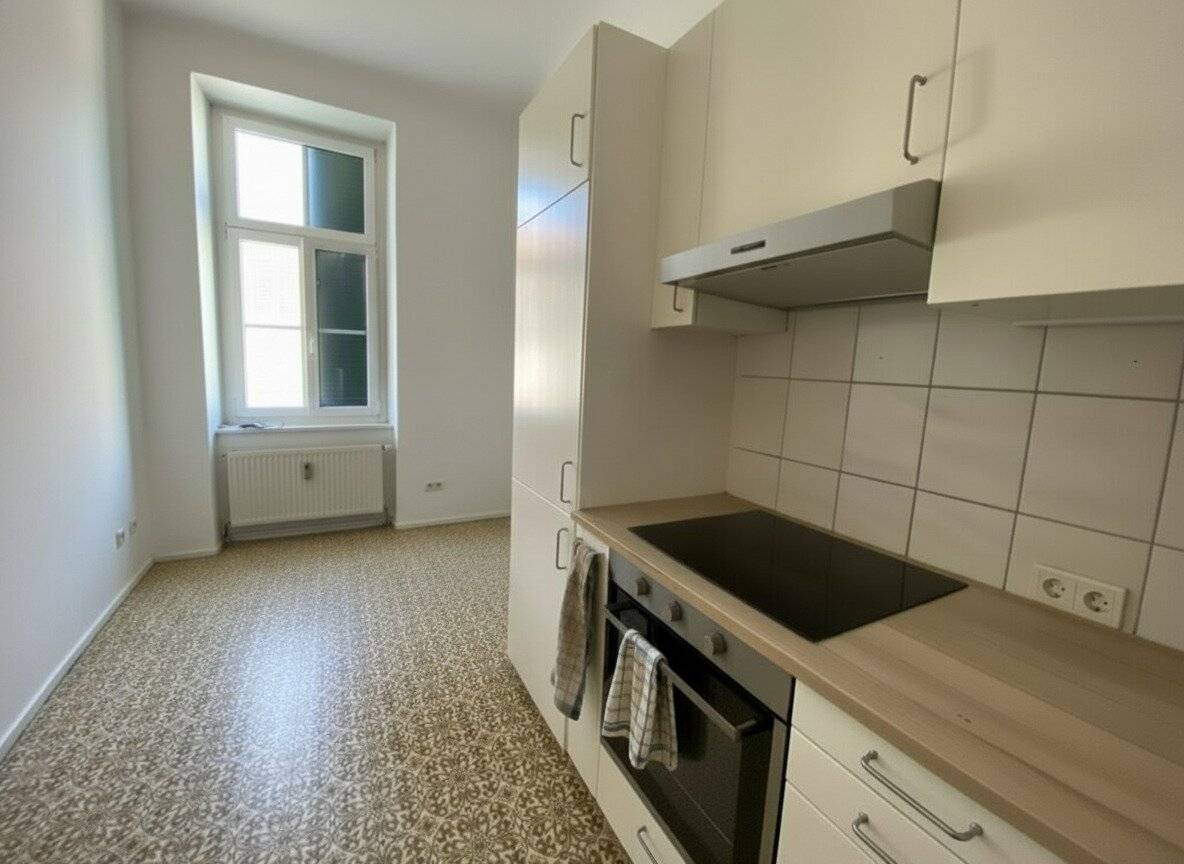 Ideally laid out 2 room apartment with a separate kitchen in a central downtown location near the Grazer Augarten ideal for investors