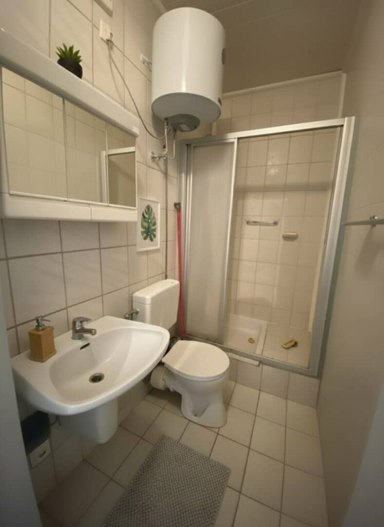 Ideally laid out 2 room apartment with a separate kitchen in a central downtown location near the Grazer Augarten ideal for investors