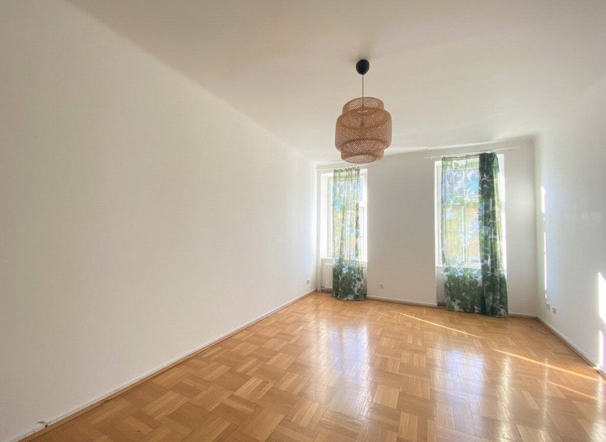 Investment apartment with 2 rooms and separate kitchen and sunny balcony in central inner-city location near Grazer Augarten