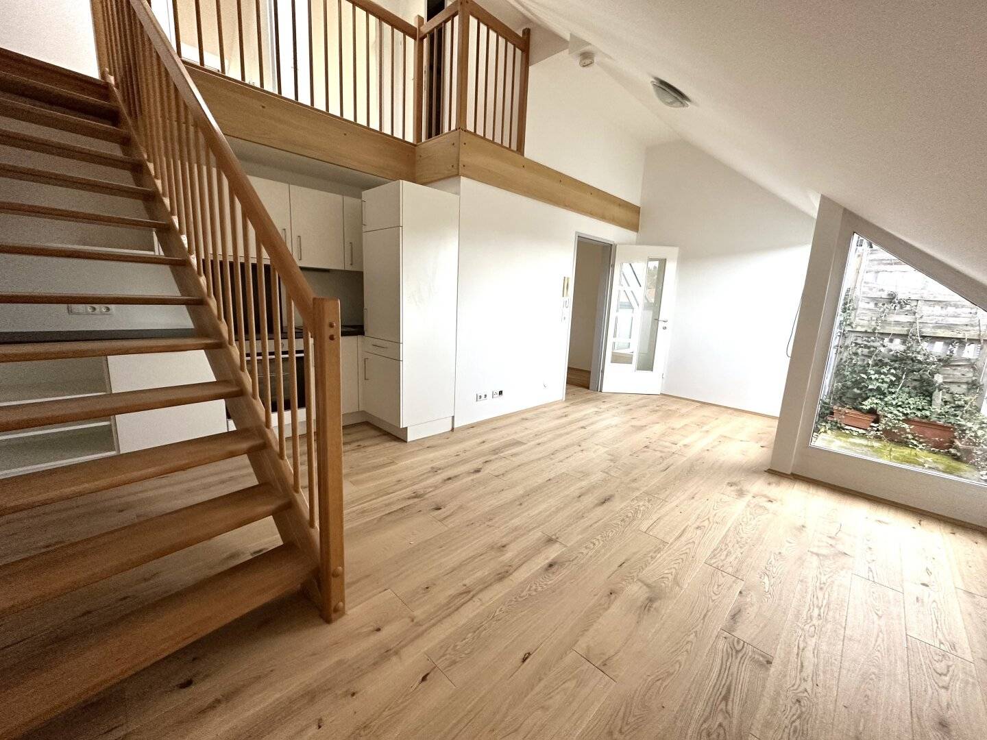 Generalsaniert - Sonnige Maisonette mit Dachterrasse in absoluter Bestlage direkt gegenüber der  Karl-Franzens-Universität