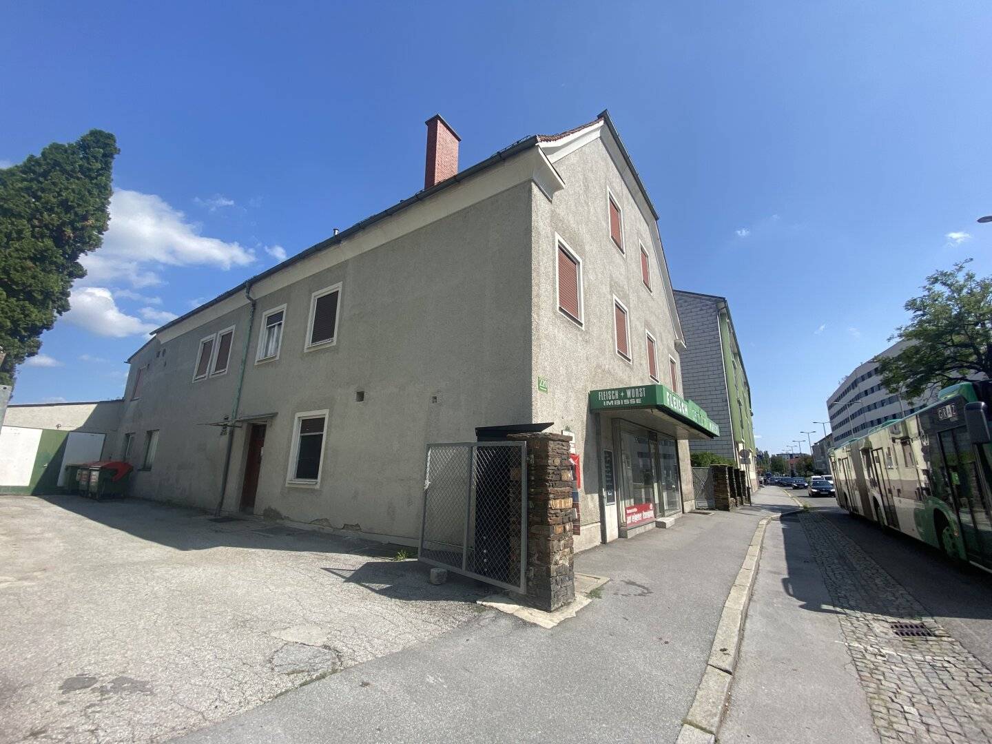 Centrally located commercial space in the centrally frequented Graz district of Gösting