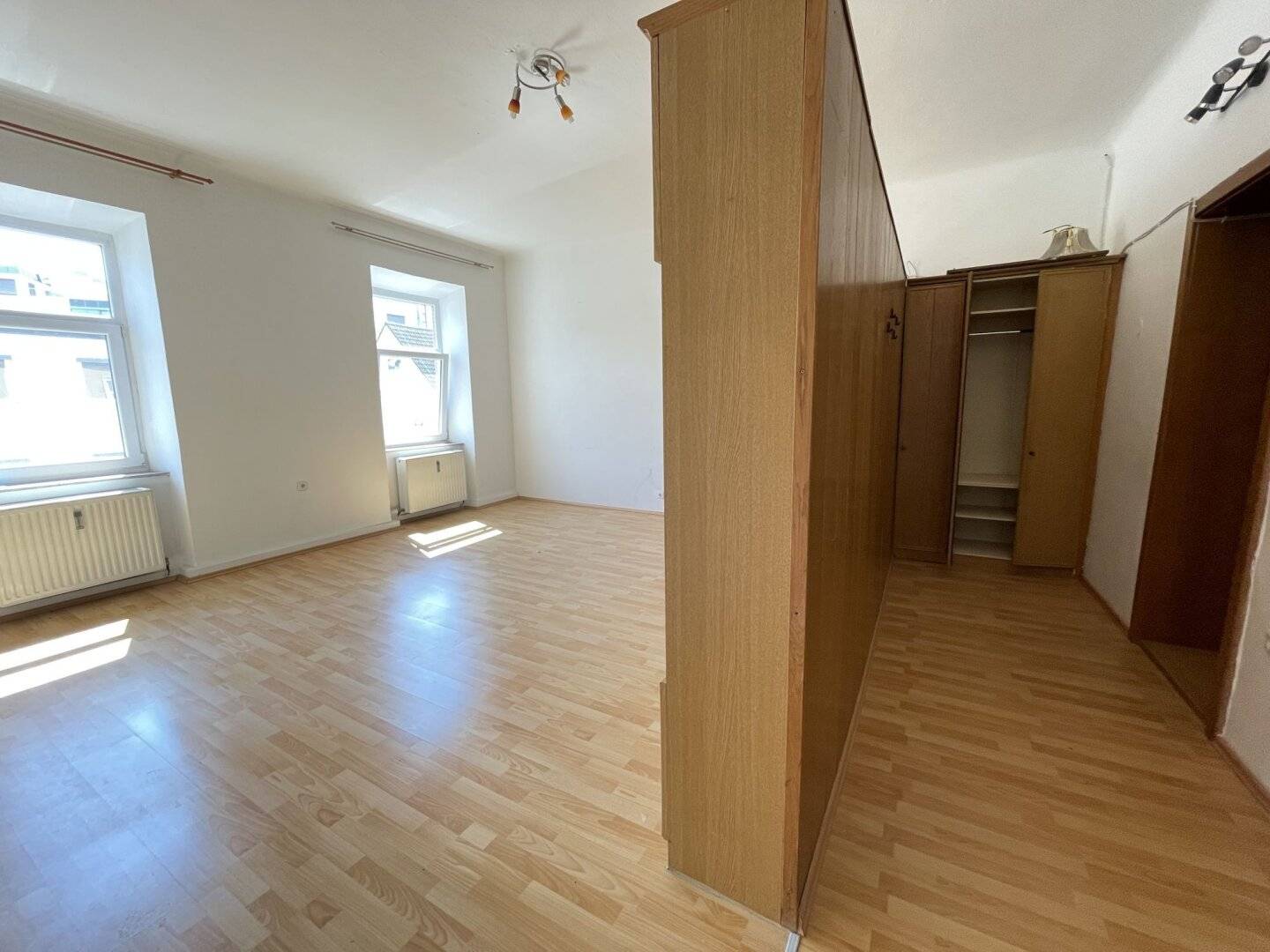 PROVISIONSFREI - Großzügige 2 Zimmer Wohnung mit extra Küche in unmittelbarer Nähe zur AVL