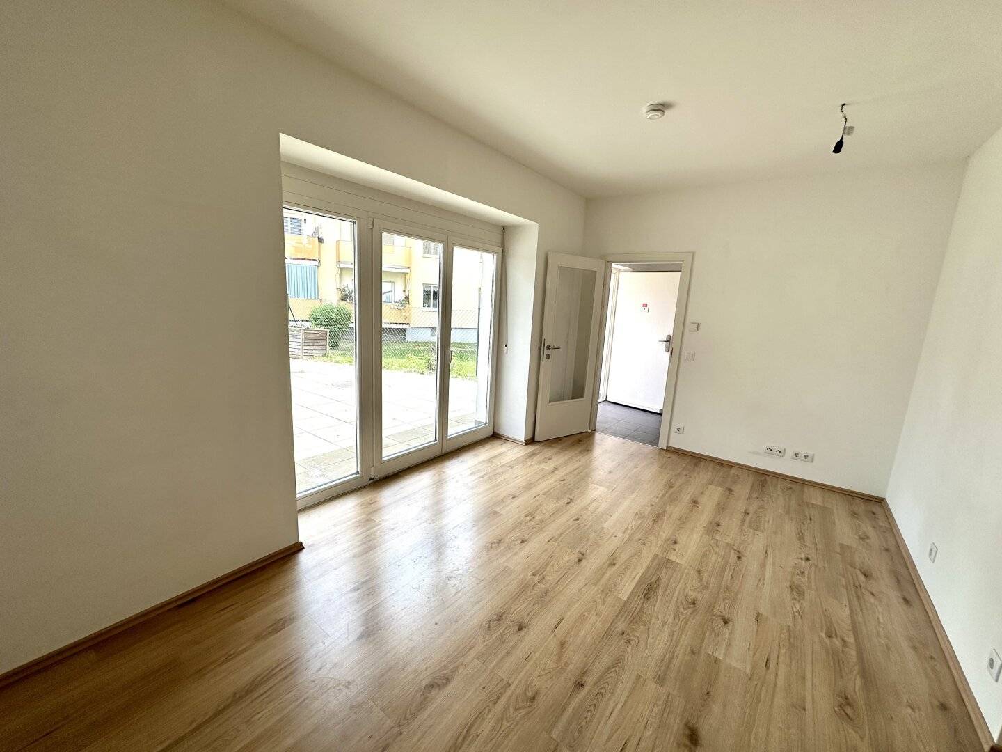 Beautiful two room maisonette apartment with terrace, balcony and garden in a quiet courtyard location Graz district Mariatrost