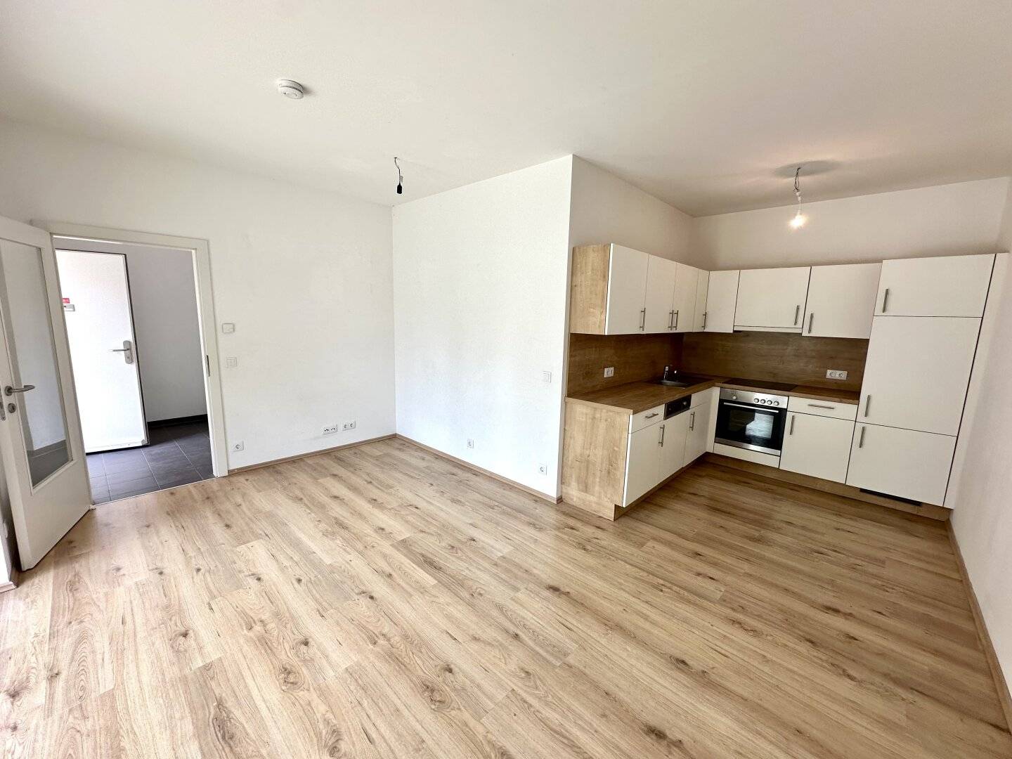 Beautiful two room maisonette apartment with terrace, balcony and garden in a quiet courtyard location Graz district Mariatrost