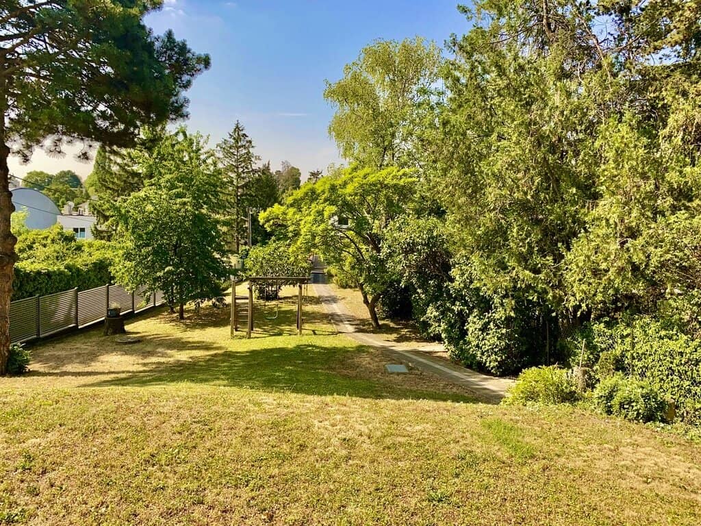 Dream house with large garden and wonderful view of greenery in central location, built in 2013, 2 storeys plus finished cellar, garage, fitness room, Gersthof, line 41