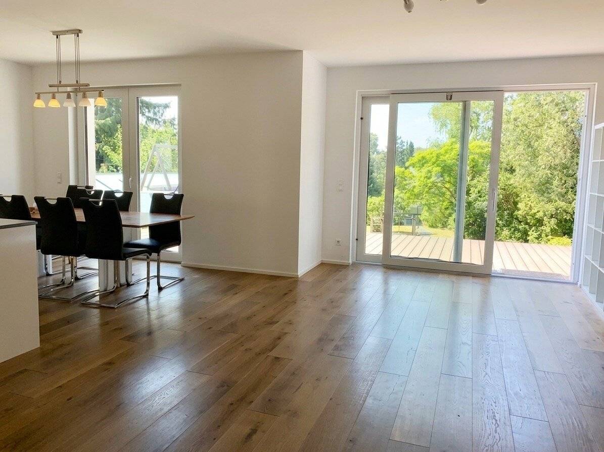 Dream house with large garden and wonderful view of greenery in central location, built in 2013, 2 storeys plus finished cellar, garage, fitness room, Gersthof, line 41