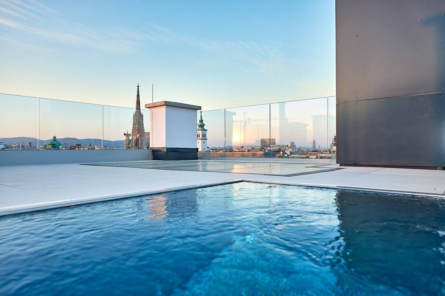 Barrierefreies Luxus-Penthouse mit Privatpool | Dachterrasse | Privatlift | Garage – Im Herzen Wiens