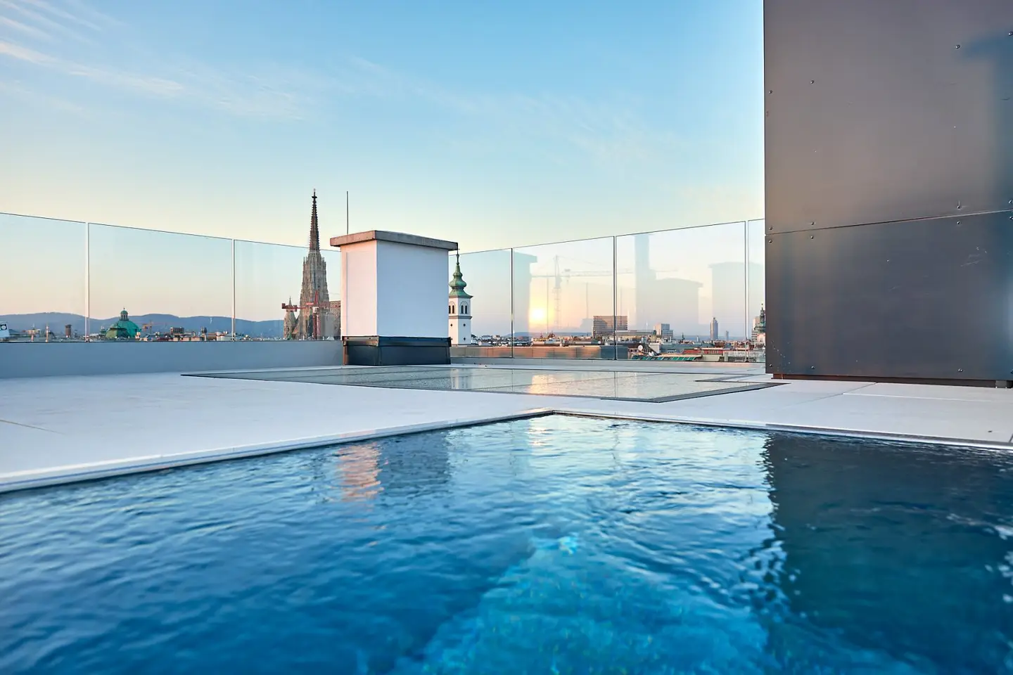 Barrierefreies Luxus-Penthouse mit Privatpool | Dachterrasse | Privatlift | Garage – Im Herzen Wiens