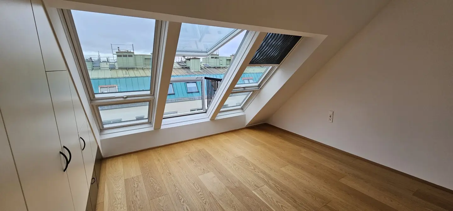 Roof terrace apartment with hybrid heating Video + air conditioning