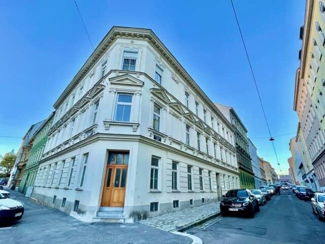 Property purchase package with commercial premises and 3-room apartment in top location of Vienna