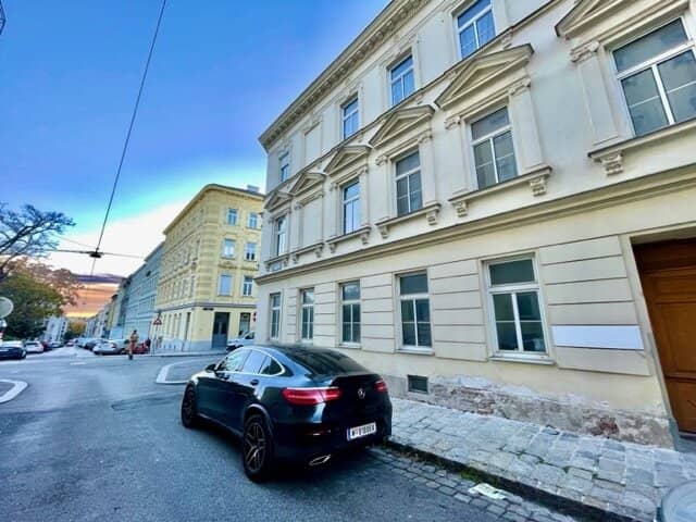 Property purchase package with commercial premises and 3-room apartment in top location of Vienna