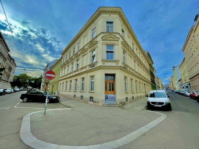 Owner occupied commercial premises office atelier top location in Vienna near ElterleinPlatz Hernals