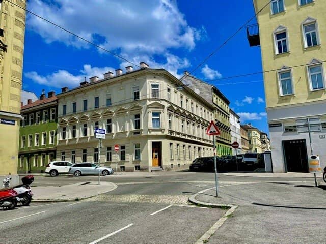 Owner occupied commercial premises office atelier top location in Vienna near ElterleinPlatz Hernals