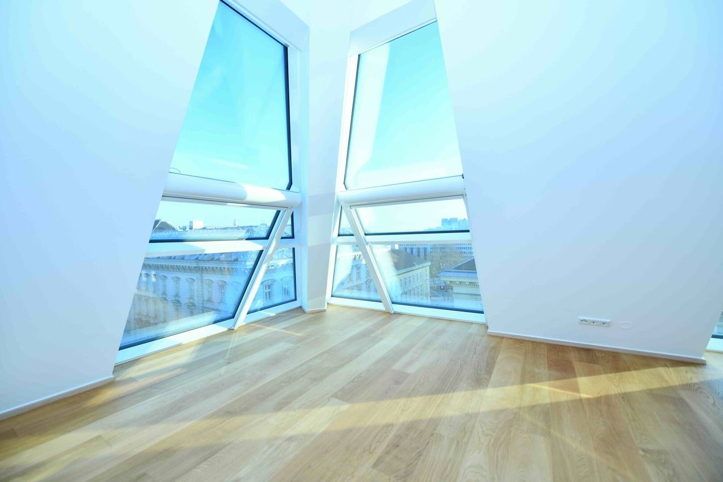 Luxus-Penthouse mit Dachterrasse &amp; 360° Panoramablick – Operngasse, 1010 Wien