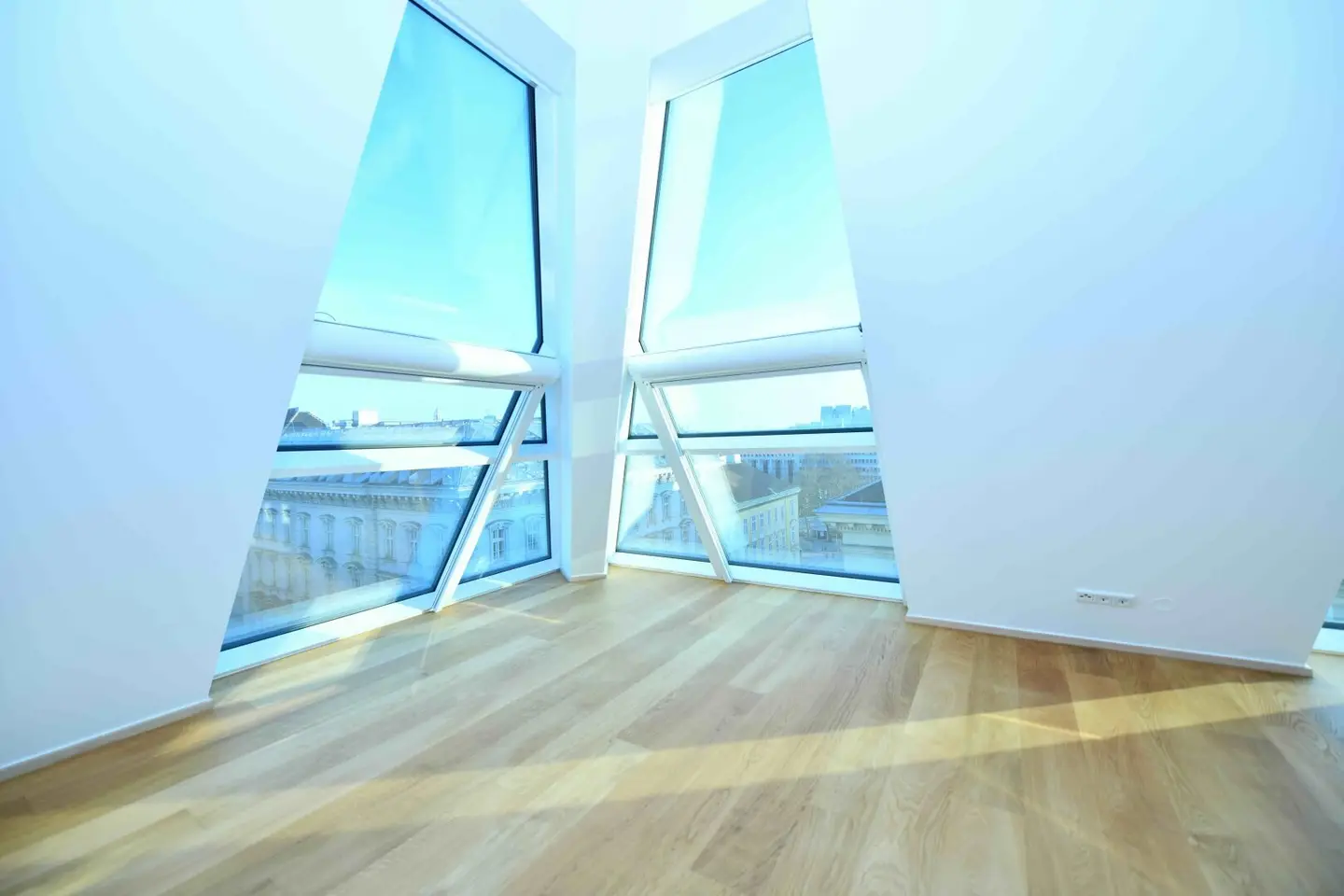 Luxus-Penthouse mit Dachterrasse & 360° Panoramablick – Operngasse, 1010 Wien