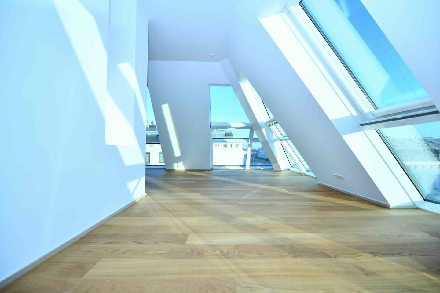 Luxus-Penthouse mit Dachterrasse &amp; 360° Panoramablick – Operngasse, 1010 Wien