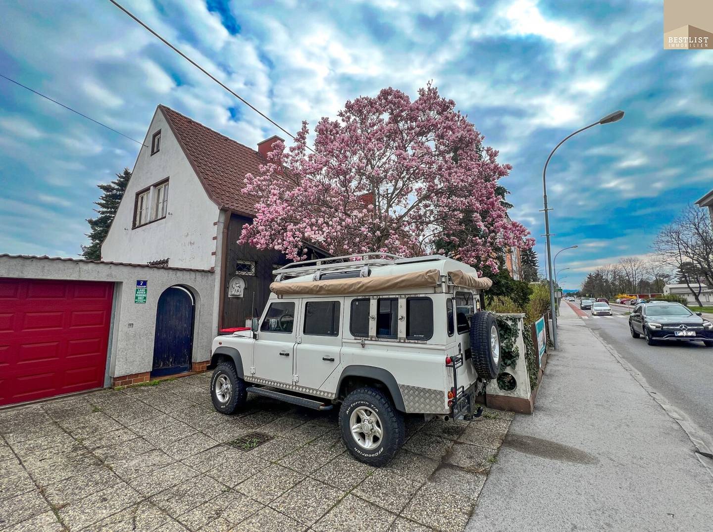 Spacious family house in Wiener Neustadt with great potential