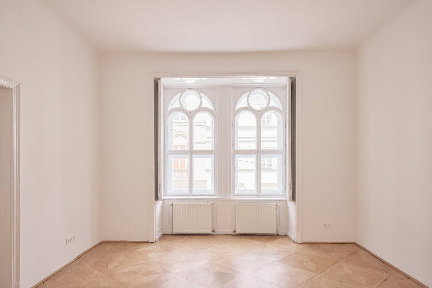 San.bedürftige Beletage nahe Servitenviertel/Schottentor (U2)