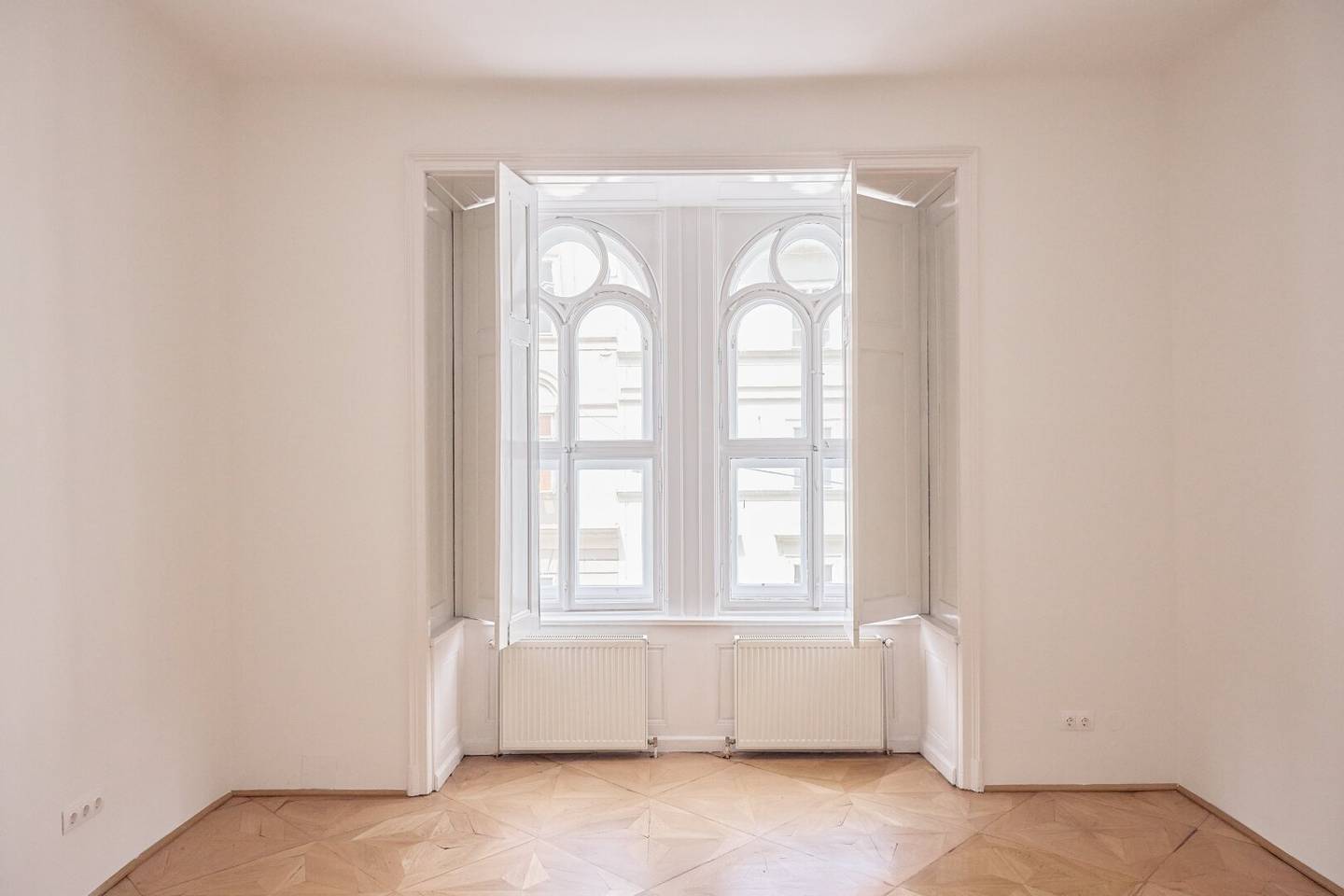 San.bedürftige Beletage nahe Servitenviertel/Schottentor (U2)