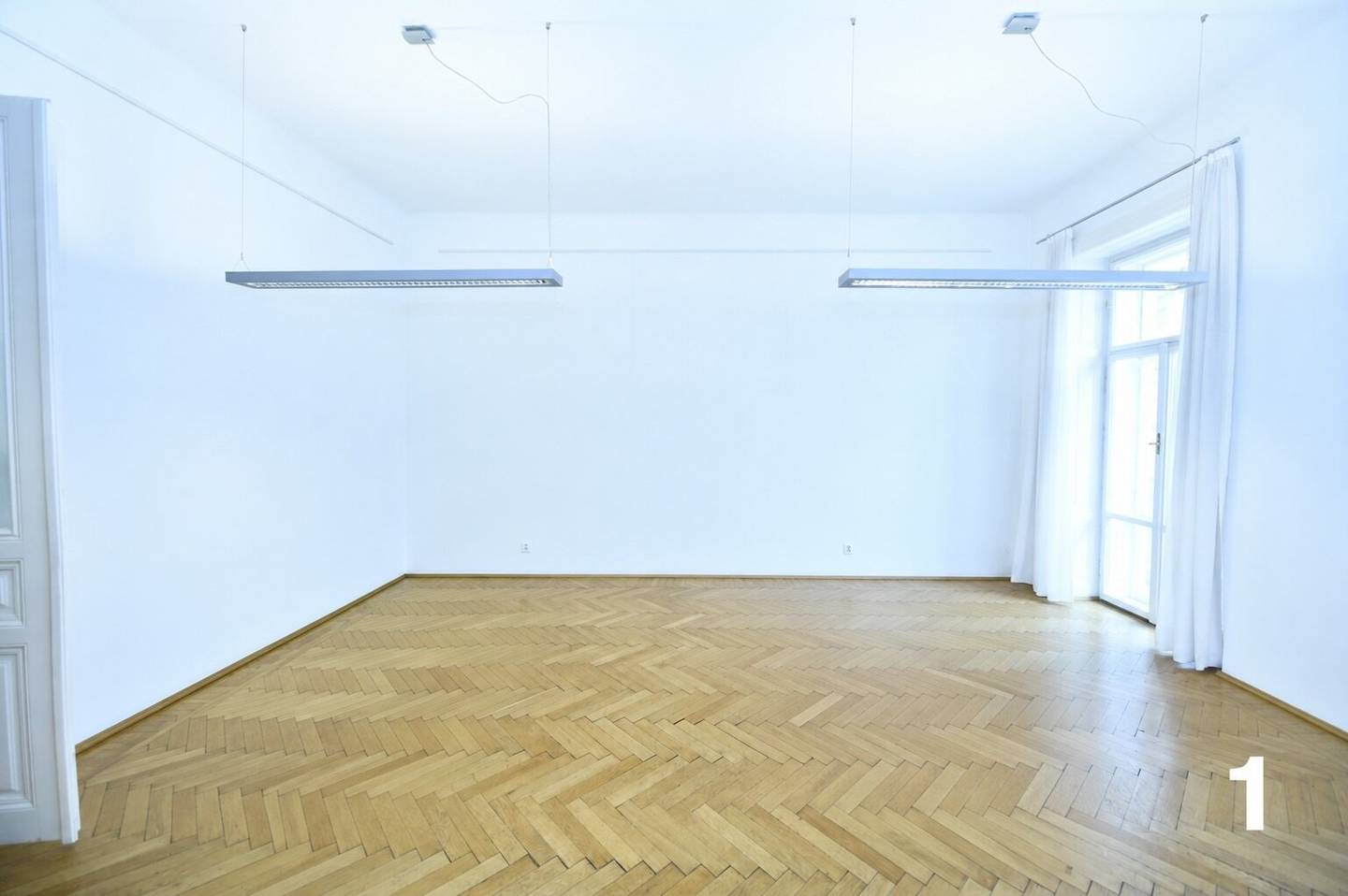 Bright period building office with 7 offices in excellent location near Mariahilfer Straße &amp; Westbahnhof