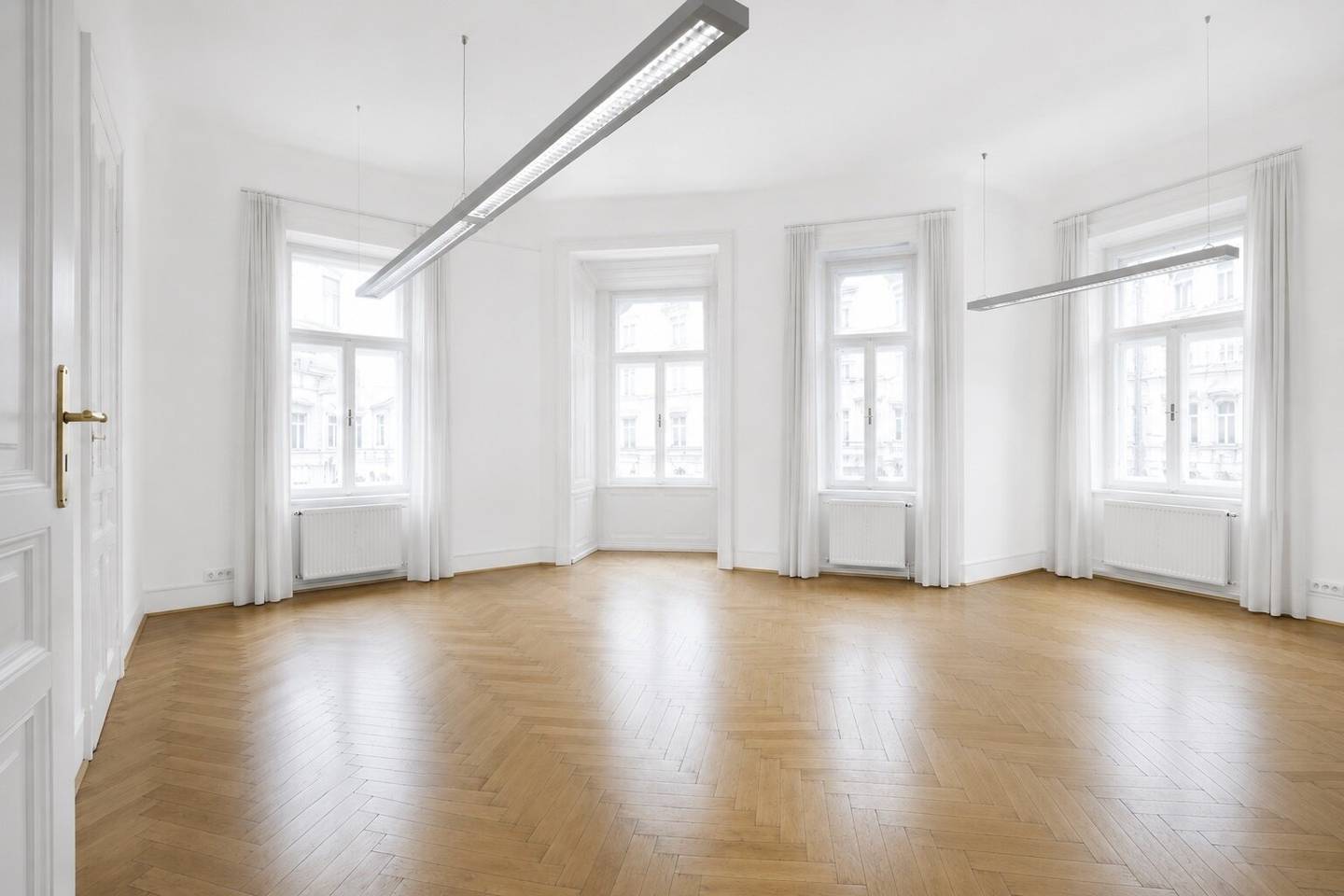 Bright period building office with 7 offices in excellent location near Mariahilfer Straße &amp; Westbahnhof