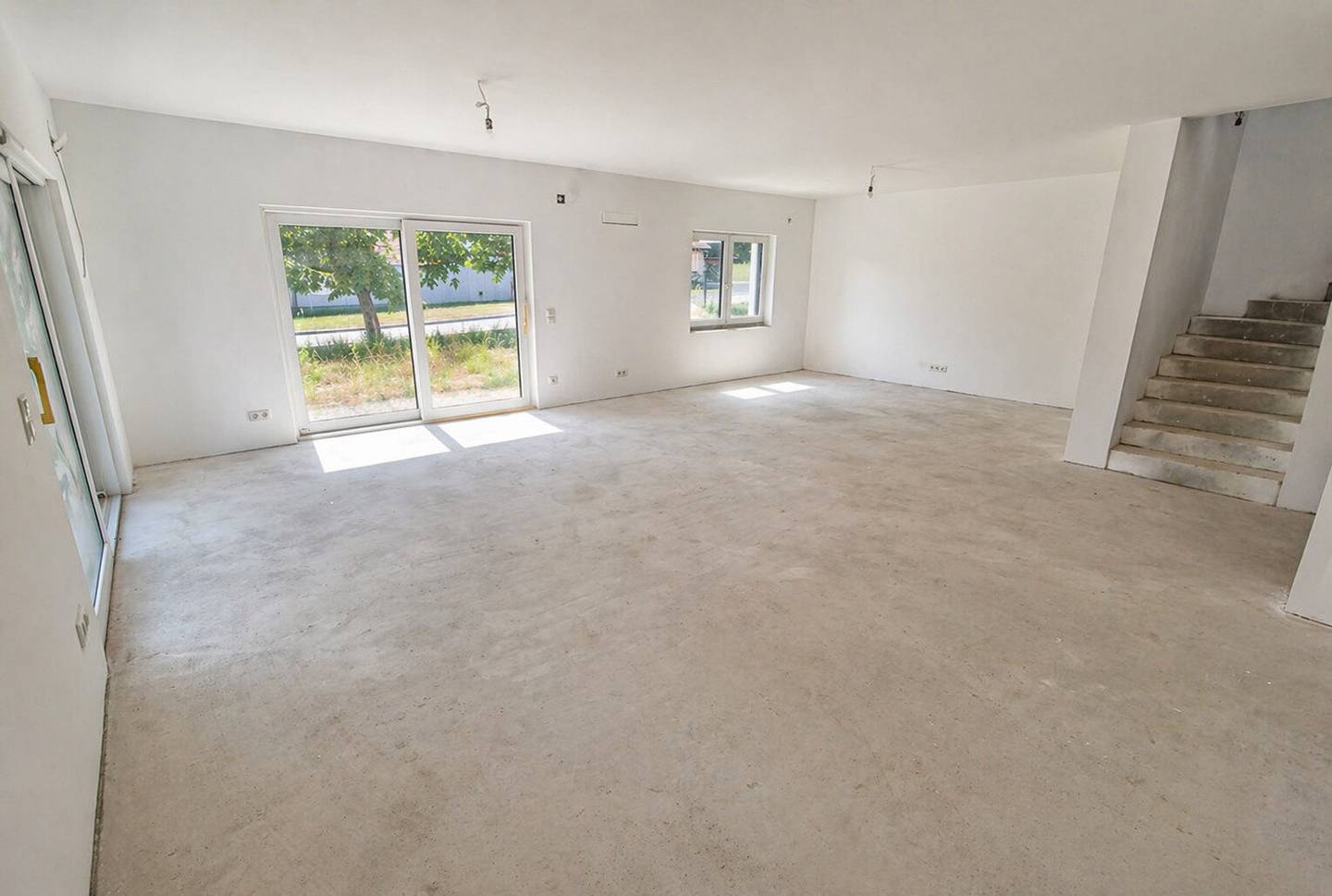 Exklusive Neubau-Doppelhaushälfte in Sigleß – Wohnen mit Stil