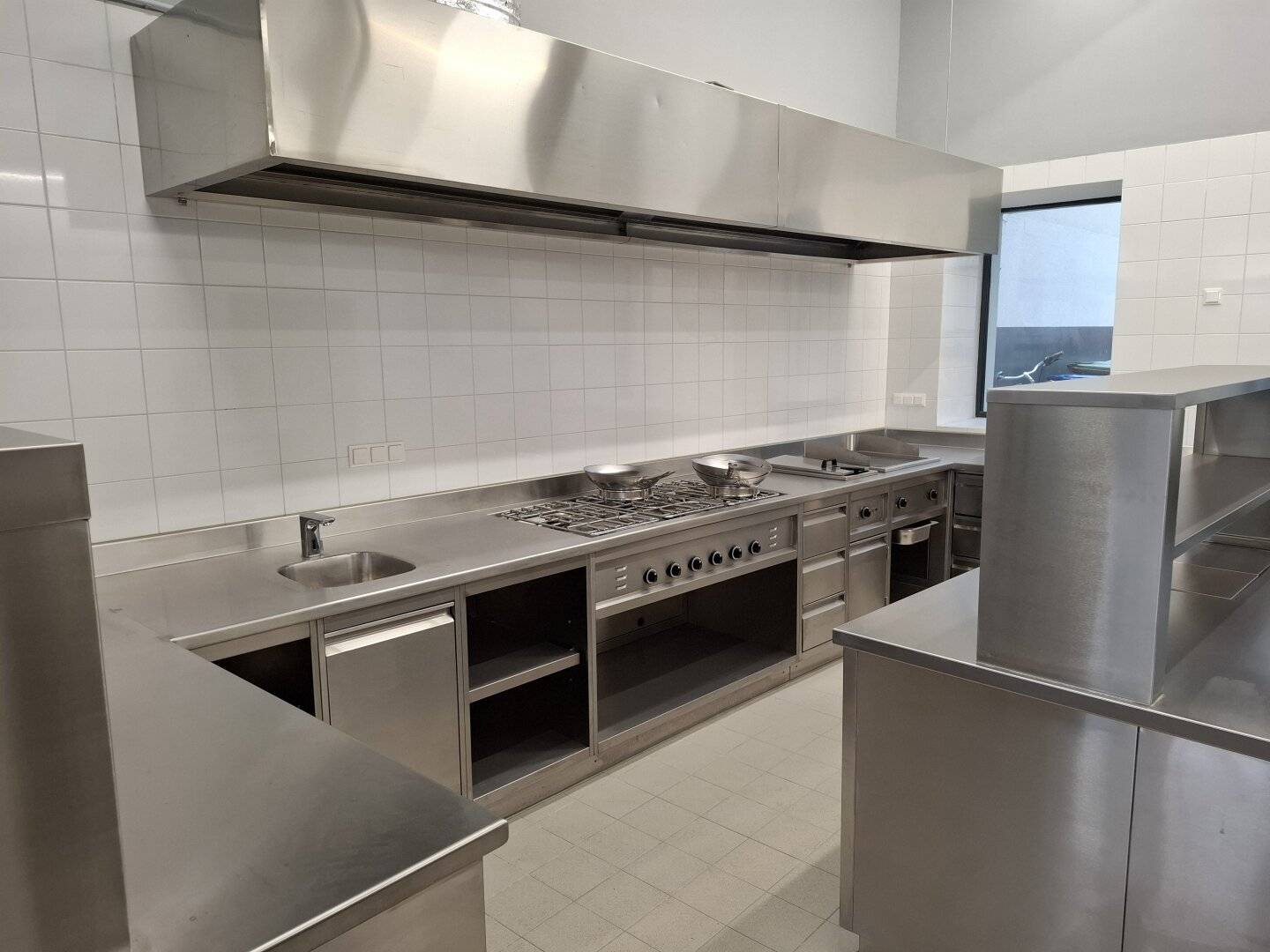 ECKLOKAL BEI EINKAUFSTRASSE IDEAL FÜR ASIA UND DELIVERY KONZEPT GASTROTEL IMMOBILIEN