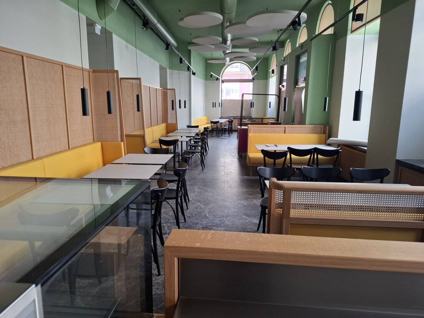 ECKLOKAL BEI EINKAUFSTRASSE IDEAL FÜR ASIA UND DELIVERY KONZEPT GASTROTEL IMMOBILIEN