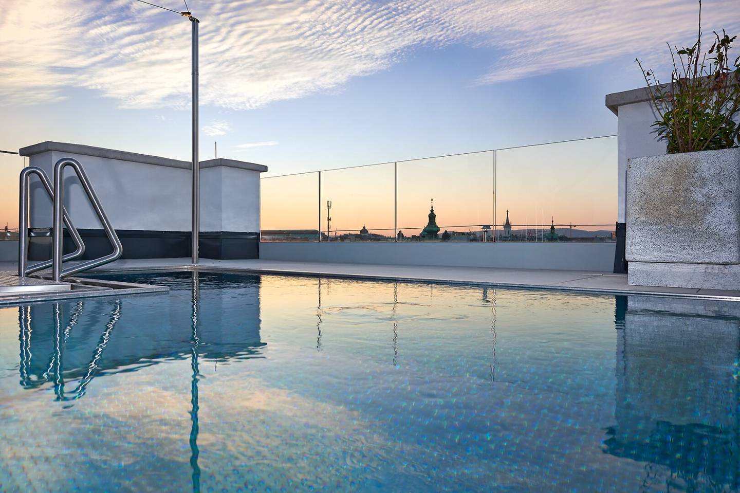 Luxury Penthouse | 4 Rooms | Private Lift | Rooftop Terrace &amp; Private Pool | Air Conditioning, Fireplace &amp; Garage